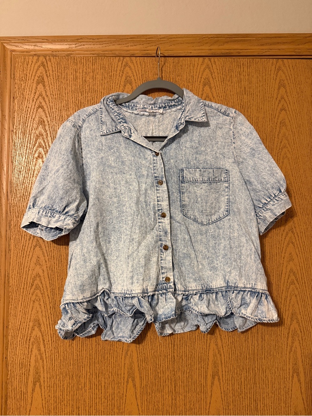 Women’s light weight denim short sleeve top. Only worn once! Perfect condition!